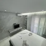 Alpha Lux * Sarandë