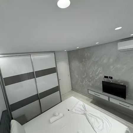 Alpha Lux * Sarande