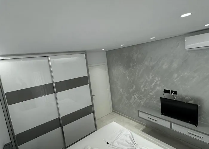 Alpha Lux * Sarandë