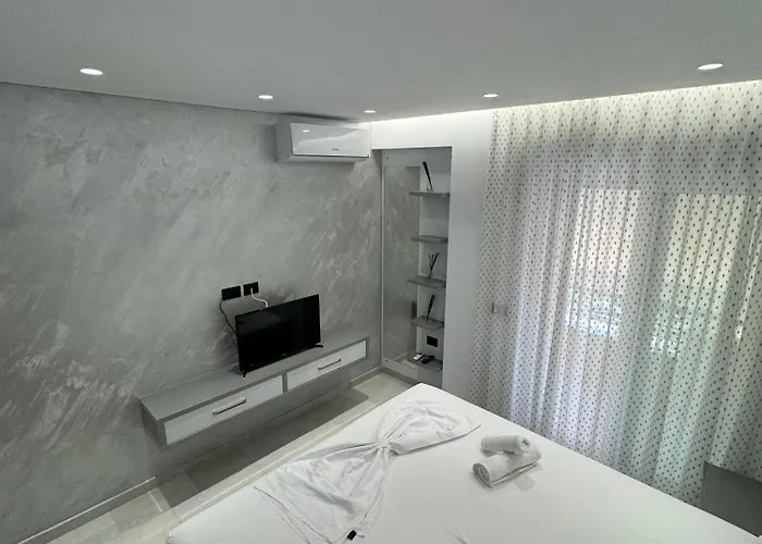 Alpha Lux * Sarandë